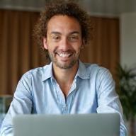 Guest and travel expert having a virtual conversation